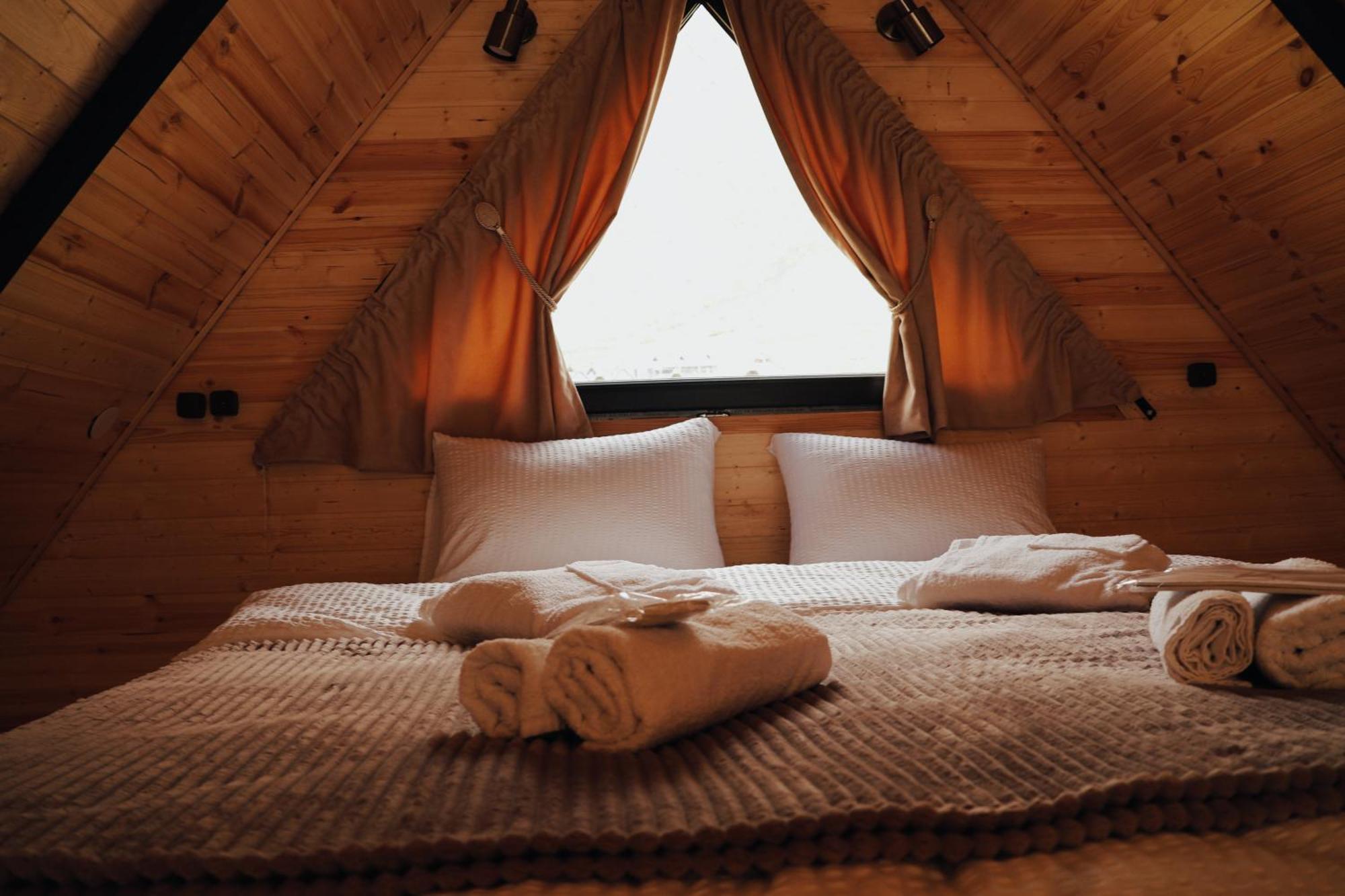 Outdoor Cottages Kazbegi Rom bilde