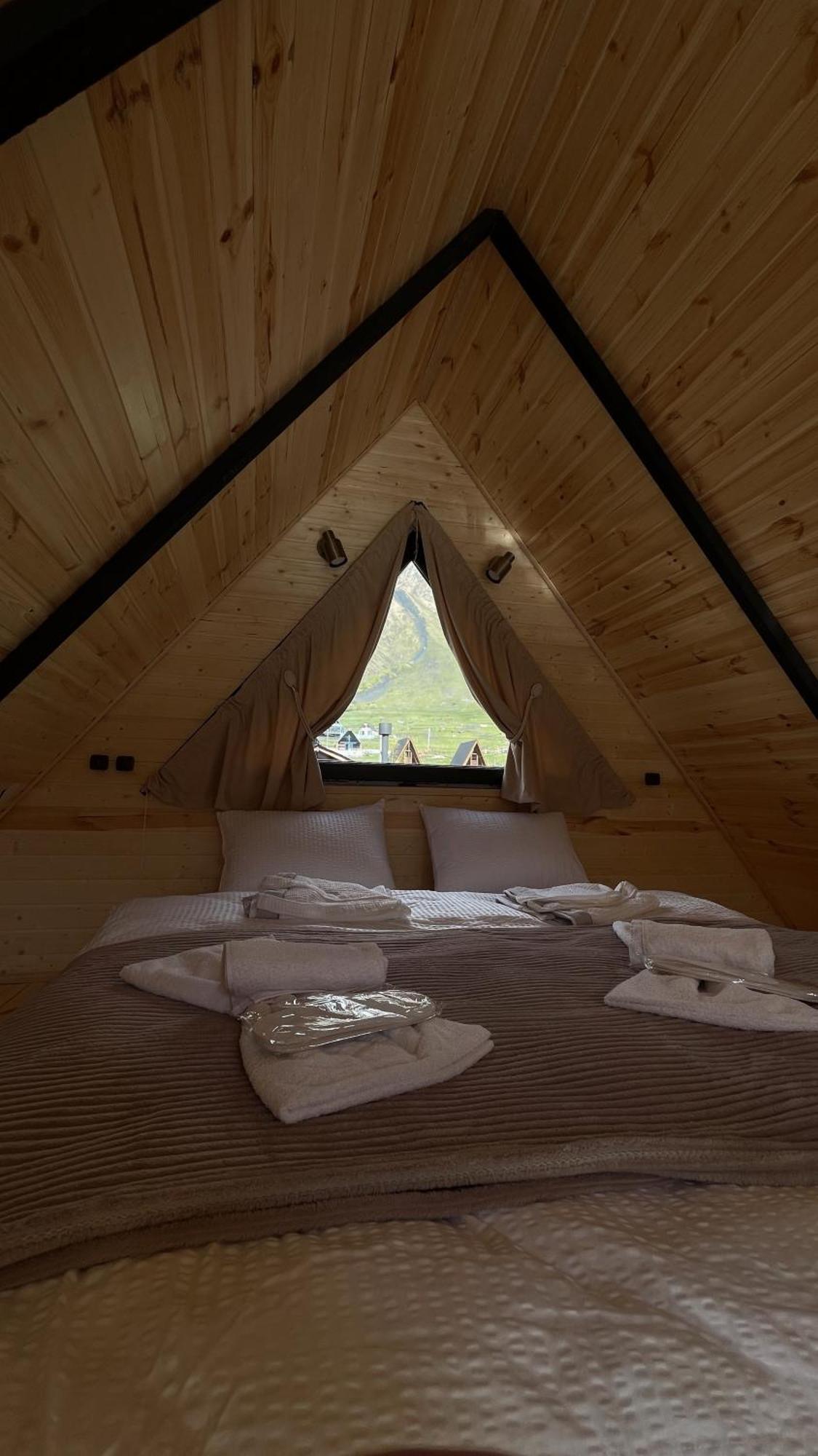 Outdoor Cottages Kazbegi Rom bilde